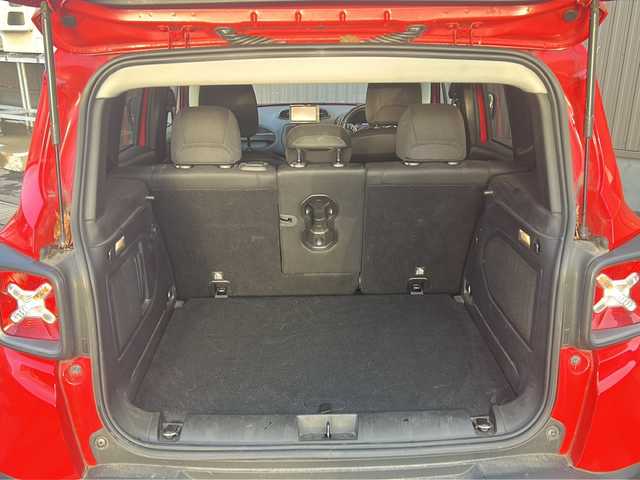 クライスラー・ジープ ジープ レネゲード トレイルホーク 青森県 2015(平27)年 17.5万km 赤 Carrozzeria製ポータブルメモリーナビ（AVIC-MRP600）/１７インチ純正AW付サマータイヤ積載/４WD/革巻きステアリング/ワンセグテレビ/バックカメラ/後方コーナーセンサー/ABS/横滑り防止装置/ダウンヒルアシストコントロール/車線逸脱防止/オートライト/純正フロアマット/MTモード付AT/クルーズコントロール/ETC/ダブルエアバッグ/ルーフレール