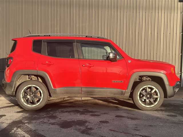 クライスラー・ジープ ジープ レネゲード トレイルホーク 青森県 2015(平27)年 17.5万km 赤 Carrozzeria製ポータブルメモリーナビ（AVIC-MRP600）/１７インチ純正AW付サマータイヤ積載/４WD/革巻きステアリング/ワンセグテレビ/バックカメラ/後方コーナーセンサー/ABS/横滑り防止装置/ダウンヒルアシストコントロール/車線逸脱防止/オートライト/純正フロアマット/MTモード付AT/クルーズコントロール/ETC/ダブルエアバッグ/ルーフレール