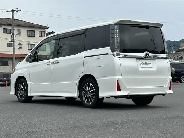 トヨタ ヴォクシー ZS 煌 岡山県 2016(平28)年 5.6万km ホワイトパールクリスタルシャイン 純正ＳＤナビ/フルセグＴＶ/CD／DVD／SD再生/Bluetooth接続/バックカメラ/ETC/両側パワースライドドア/レーンキープアシスト/衝突軽減ブレーキ/オートハイビーム/前後ドライブレコーダー/アイドリングストップ/コーナーセンサー/電動格納ウインカーミラー/プッシュスタート/ドアバイザー/ISOFIX/LEDヘッドライト