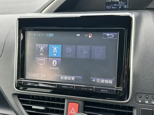 トヨタ ヴォクシー ZS 煌 岡山県 2016(平28)年 5.6万km ホワイトパールクリスタルシャイン 純正ＳＤナビ/フルセグＴＶ/CD／DVD／SD再生/Bluetooth接続/バックカメラ/ETC/両側パワースライドドア/レーンキープアシスト/衝突軽減ブレーキ/オートハイビーム/前後ドライブレコーダー/アイドリングストップ/コーナーセンサー/電動格納ウインカーミラー/プッシュスタート/ドアバイザー/ISOFIX/LEDヘッドライト