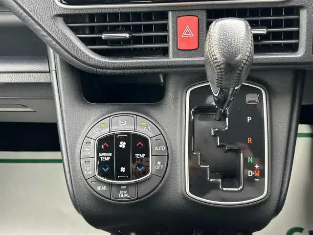 トヨタ ヴォクシー ZS 煌 岡山県 2016(平28)年 5.6万km ホワイトパールクリスタルシャイン 純正ＳＤナビ/フルセグＴＶ/CD／DVD／SD再生/Bluetooth接続/バックカメラ/ETC/両側パワースライドドア/レーンキープアシスト/衝突軽減ブレーキ/オートハイビーム/前後ドライブレコーダー/アイドリングストップ/コーナーセンサー/電動格納ウインカーミラー/プッシュスタート/ドアバイザー/ISOFIX/LEDヘッドライト