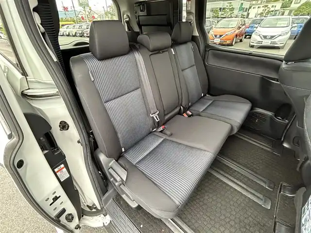 トヨタ ヴォクシー ZS 煌 岡山県 2016(平28)年 5.6万km ホワイトパールクリスタルシャイン 純正ＳＤナビ/フルセグＴＶ/CD／DVD／SD再生/Bluetooth接続/バックカメラ/ETC/両側パワースライドドア/レーンキープアシスト/衝突軽減ブレーキ/オートハイビーム/前後ドライブレコーダー/アイドリングストップ/コーナーセンサー/電動格納ウインカーミラー/プッシュスタート/ドアバイザー/ISOFIX/LEDヘッドライト
