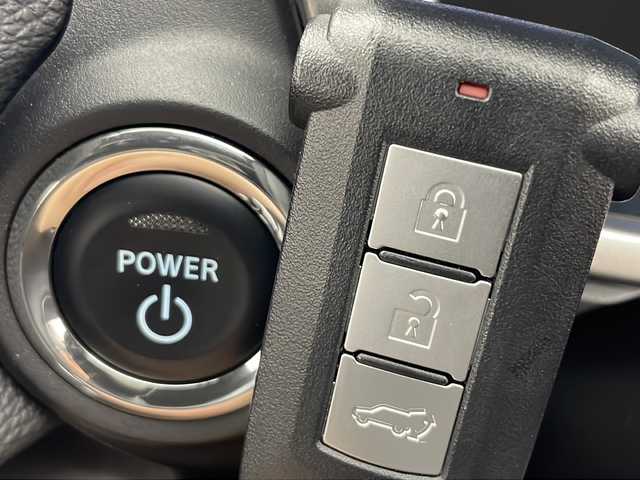 三菱 エクリプス クロス ＰＨＥＶ P 秋田県 2024(令6)年 0.3万km ホワイトダイヤモンド 4WD/サンルーフ/純正ナビ/（AM/FM/BT/TV）/全方位カメラ/前後ドライブレコーダー/前後コーナーセンサー/電動パーキングブレーキ/オートホールド/ハーフレザーシート/全席シートヒーター/ステアリングヒーター/パワーバックドア/AC1500W/パドルシフト/マイパイロット/衝突被害軽減ブレーキ/レーンキープアシスト/レーダークルーズコントロール/ETC/純正18インチアルミホイール