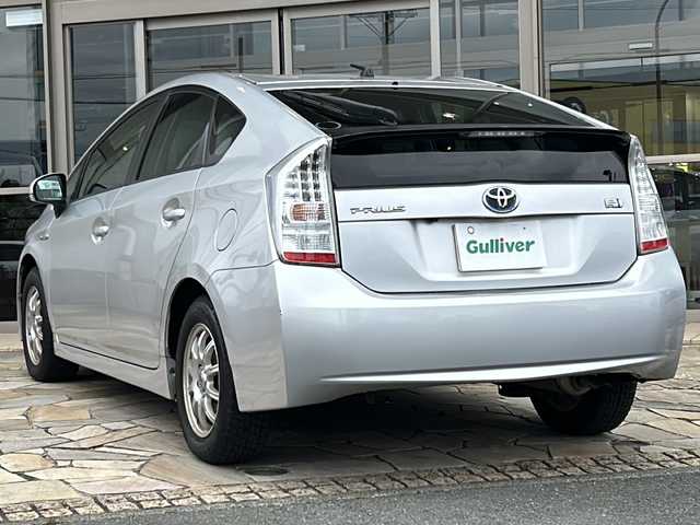 トヨタ プリウス S 静岡県 2010(平22)年 8万km シルバーM 社外ナビ/・Bluetooth/・DVD/・フルセグTV/主要装備/・バックカメラ/・ETC/・プッシュスタート/・オートライト/・横滑り防止/・社外アルミホイール/・パワーウィンドウ/・パワーステアリング