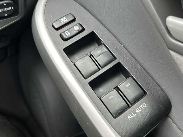 トヨタ プリウス S 静岡県 2010(平22)年 8万km シルバーM 社外ナビ/・Bluetooth/・DVD/・フルセグTV/主要装備/・バックカメラ/・ETC/・プッシュスタート/・オートライト/・横滑り防止/・社外アルミホイール/・パワーウィンドウ/・パワーステアリング