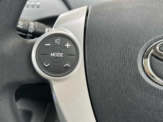 トヨタ プリウス S 静岡県 2010(平22)年 8万km シルバーM 社外ナビ/・Bluetooth/・DVD/・フルセグTV/主要装備/・バックカメラ/・ETC/・プッシュスタート/・オートライト/・横滑り防止/・社外アルミホイール/・パワーウィンドウ/・パワーステアリング