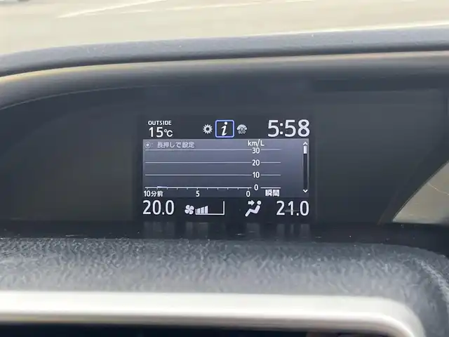 トヨタ ヴォクシー ZS 煌 愛媛県 2018(平30)年 8.9万km ホワイトパールクリスタルシャイン ワンオーナー/登録時走行距離：88485km/純正ナビ/Bluetooth/バックカメラ/後部座席モニター/後部座席エアコン/サンシェード/純正ビルトインETC/横滑り防止装置/レーンキープアシスト/盗難防止装置/衝突軽減システム/LEDヘッドライト/両側パワースライドドア/エンジンスタートボタン/スマートキー/純正フロアマット