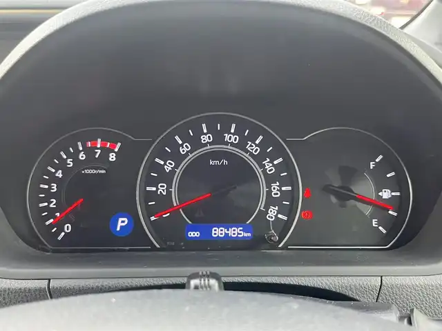 トヨタ ヴォクシー ZS 煌 愛媛県 2018(平30)年 8.9万km ホワイトパールクリスタルシャイン ワンオーナー/登録時走行距離：88485km/純正ナビ/Bluetooth/バックカメラ/後部座席モニター/後部座席エアコン/サンシェード/純正ビルトインETC/横滑り防止装置/レーンキープアシスト/盗難防止装置/衝突軽減システム/LEDヘッドライト/両側パワースライドドア/エンジンスタートボタン/スマートキー/純正フロアマット