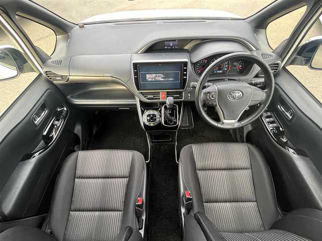 トヨタ ヴォクシー ZS 煌 徳島県 2018(平30)年 8.9万km ホワイトパールクリスタルシャイン ワンオーナー/純正ナビ/Bluetooth/バックカメラ/フリップダウンモニター/両側パワースライドドア/セーフティセンス/・プリクラッシュセーフティシステム/・レーンディパーチャーアラート/・オートマチックハイビーム/・先行車発進告知機能/クルーズコントロール/LEDヘッドライト/純正16インチAW/純正ビルトインETC2.0/革巻きステアリングホイール/左右独立温度調整オートエアコン/リアオートエアコン/サンシェード/横滑り防止装置/盗難防止装置/スマートエントリー/プッシュスタートシステム/純正フロアマット/登録時走行距離：88485km