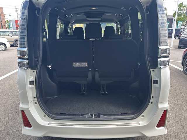 トヨタ ヴォクシー ZS 煌 徳島県 2018(平30)年 8.9万km ホワイトパールクリスタルシャイン ワンオーナー/純正ナビ/Bluetooth/バックカメラ/フリップダウンモニター/両側パワースライドドア/セーフティセンス/・プリクラッシュセーフティシステム/・レーンディパーチャーアラート/・オートマチックハイビーム/・先行車発進告知機能/クルーズコントロール/LEDヘッドライト/純正16インチAW/純正ビルトインETC2.0/革巻きステアリングホイール/左右独立温度調整オートエアコン/リアオートエアコン/サンシェード/横滑り防止装置/盗難防止装置/スマートエントリー/プッシュスタートシステム/純正フロアマット/登録時走行距離：88485km