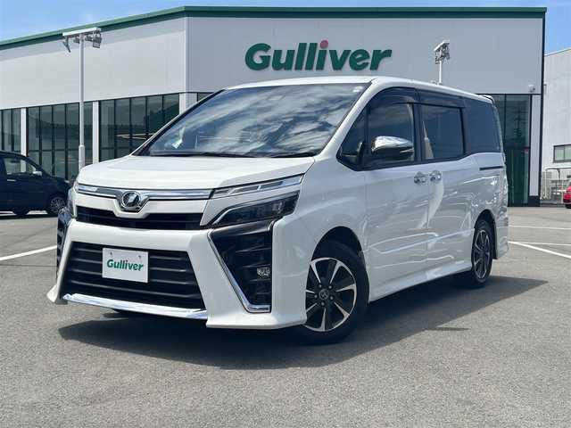 トヨタ ヴォクシー ZS 煌 徳島県 2018(平30)年 8.9万km ホワイトパールクリスタルシャイン ワンオーナー/純正ナビ/Bluetooth/バックカメラ/フリップダウンモニター/両側パワースライドドア/セーフティセンス/・プリクラッシュセーフティシステム/・レーンディパーチャーアラート/・オートマチックハイビーム/・先行車発進告知機能/クルーズコントロール/LEDヘッドライト/純正16インチAW/純正ビルトインETC2.0/革巻きステアリングホイール/左右独立温度調整オートエアコン/リアオートエアコン/サンシェード/横滑り防止装置/盗難防止装置/スマートエントリー/プッシュスタートシステム/純正フロアマット/登録時走行距離：88485km