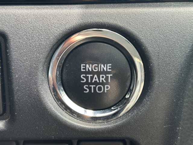 トヨタ ヴォクシー ZS 煌 徳島県 2018(平30)年 8.9万km ホワイトパールクリスタルシャイン ワンオーナー/純正ナビ/Bluetooth/バックカメラ/フリップダウンモニター/両側パワースライドドア/セーフティセンス/・プリクラッシュセーフティシステム/・レーンディパーチャーアラート/・オートマチックハイビーム/・先行車発進告知機能/クルーズコントロール/LEDヘッドライト/純正16インチAW/純正ビルトインETC2.0/革巻きステアリングホイール/左右独立温度調整オートエアコン/リアオートエアコン/サンシェード/横滑り防止装置/盗難防止装置/スマートエントリー/プッシュスタートシステム/純正フロアマット/登録時走行距離：88485km