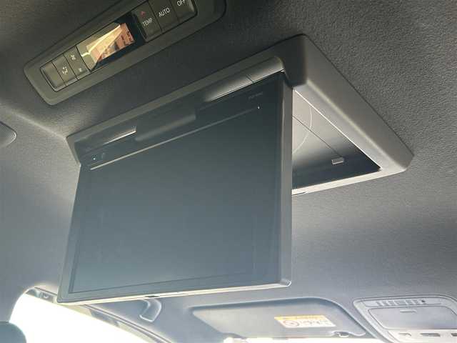 トヨタ ヴォクシー ZS 煌 徳島県 2018(平30)年 8.9万km ホワイトパールクリスタルシャイン ワンオーナー/純正ナビ/Bluetooth/バックカメラ/フリップダウンモニター/両側パワースライドドア/セーフティセンス/・プリクラッシュセーフティシステム/・レーンディパーチャーアラート/・オートマチックハイビーム/・先行車発進告知機能/クルーズコントロール/LEDヘッドライト/純正16インチAW/純正ビルトインETC2.0/革巻きステアリングホイール/左右独立温度調整オートエアコン/リアオートエアコン/サンシェード/横滑り防止装置/盗難防止装置/スマートエントリー/プッシュスタートシステム/純正フロアマット/登録時走行距離：88485km