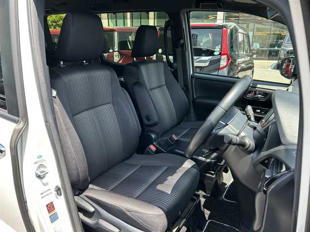 トヨタ ヴォクシー ZS 煌 徳島県 2018(平30)年 8.9万km ホワイトパールクリスタルシャイン ワンオーナー/純正ナビ/Bluetooth/バックカメラ/フリップダウンモニター/両側パワースライドドア/セーフティセンス/・プリクラッシュセーフティシステム/・レーンディパーチャーアラート/・オートマチックハイビーム/・先行車発進告知機能/クルーズコントロール/LEDヘッドライト/純正16インチAW/純正ビルトインETC2.0/革巻きステアリングホイール/左右独立温度調整オートエアコン/リアオートエアコン/サンシェード/横滑り防止装置/盗難防止装置/スマートエントリー/プッシュスタートシステム/純正フロアマット/登録時走行距離：88485km