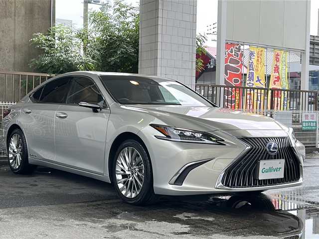 レクサス ＥＳ 300h バージョンL 京都府 2019(令1)年 1.2万km アイスエクリュマイカメタリック 純正SDナビ/フルセグTV/Bluetooth Audio/バックカメラ/パノラミックビューモニター/サンルーフ/禁煙車/レーダークルーズコントロール/パドルシフト/パワーシート(D＋N席)/シートヒーター(全席)/エアーシート(D＋N席)/三眼LEDヘッドライト/デジタルインナーミラー/デジタルアウターミラー/後席リクライニング/HUD/前席ポジションメモリー/茶皮シート/BSM/先行車発進告知/横滑り防止装置/レーンキープアシスト/TPWS/ステアリングヒーター/電格サンシェード/ビルトインETC2.0/オートライト/前方ドライブレコーダー/純正フロアマット/デュアルエアコン