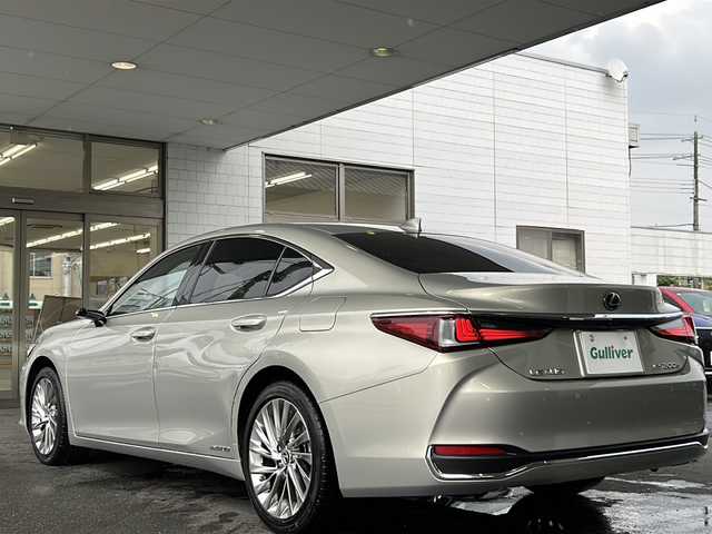 レクサス ＥＳ 300h バージョンL 京都府 2019(令1)年 1.2万km アイスエクリュマイカメタリック 純正SDナビ/フルセグTV/Bluetooth Audio/バックカメラ/パノラミックビューモニター/サンルーフ/禁煙車/レーダークルーズコントロール/パドルシフト/パワーシート(D＋N席)/シートヒーター(全席)/エアーシート(D＋N席)/三眼LEDヘッドライト/デジタルインナーミラー/デジタルアウターミラー/後席リクライニング/HUD/前席ポジションメモリー/茶皮シート/BSM/先行車発進告知/横滑り防止装置/レーンキープアシスト/TPWS/ステアリングヒーター/電格サンシェード/ビルトインETC2.0/オートライト/前方ドライブレコーダー/純正フロアマット/デュアルエアコン