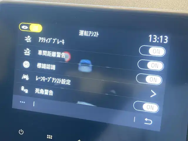 ルノー ルノー アルカナ RSライン マイルドハイブリッド 熊本県 2022(令4)年 1.7万km 白 ・スマートキー/・プッシュスタート/・アクティブブレーキ/・車間距離警告/・標識認識/・レーンキープアシスト/・ブラインドスポットモニター/・前後パークアシスト/・サイドパークアシスト/・リアクロストラフィックアラート/・クルーズコントロール(追従式)/・ハーフレザーシート/・前席パワーシート/・前席シートイーター/・ハンドルヒーター /・純正ディスプレイオーディオ/　【Bluetooth・USB・AppleCarPlay・AndroidAuto】/・全方位カメラ/・ETC/・ドライブレコーダー(前方録画)/・LEDヘッドランプ/・純正マット/・保証書/取説