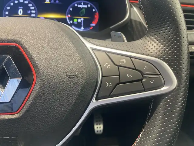 ルノー ルノー アルカナ RSライン マイルドハイブリッド 熊本県 2022(令4)年 1.7万km 白 ・スマートキー/・プッシュスタート/・アクティブブレーキ/・車間距離警告/・標識認識/・レーンキープアシスト/・ブラインドスポットモニター/・前後パークアシスト/・サイドパークアシスト/・リアクロストラフィックアラート/・クルーズコントロール(追従式)/・ハーフレザーシート/・前席パワーシート/・前席シートイーター/・ハンドルヒーター /・純正ディスプレイオーディオ/　【Bluetooth・USB・AppleCarPlay・AndroidAuto】/・全方位カメラ/・ETC/・ドライブレコーダー(前方録画)/・LEDヘッドランプ/・純正マット/・保証書/取説