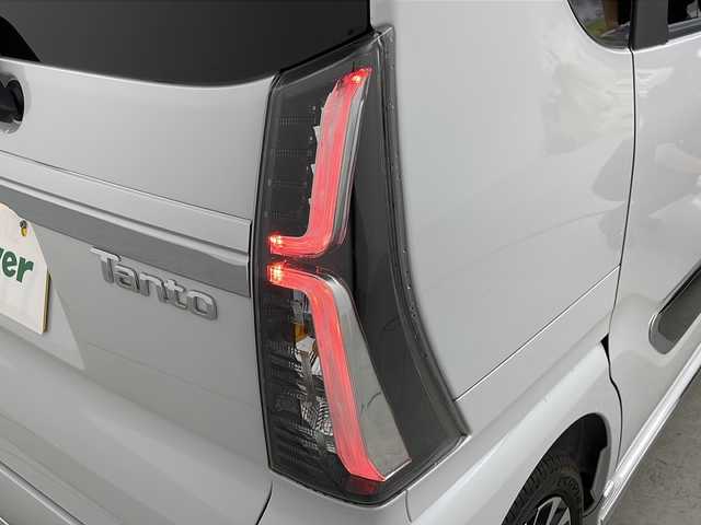 ダイハツ タント カスタム RS 愛知県 2023(令5)年 0.6万km シャイニングホワイトパール /純正10インチメモリーナビ//CD/DVD/BT/USB//フルセグTV//バックカメラ//両側パワースライドドア//ＬＥＤオートライト//前席シートヒーター//ハーフレザーシート//スマートキー//衝突軽減ブレーキ//クリアランスソナー//アイドリングストップ//純正15インチＡＷ//横滑り防止//オートリトラクタブルウィンカー//フロアマット//革巻きステア//ステアスイッチ//ロールサンシェード//オートホールド//保証書//取説//スペアスマートキー