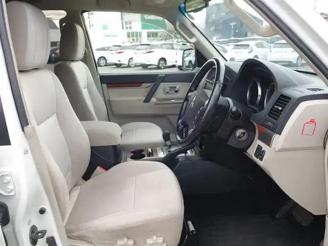三菱 パジェロ ロング エクシード 山形県 2006(平18)年 10.1万km ウォームホワイトパール 4WD/純正フリップダウンモニター/ロックフォードアコースティックデザインプレミアムサウンドシステム/純正HDDナビ/　　【CD DVD フルセグ MSV】/バックカメラ/クルーズコントロール/HIDオートヘッドライト/17インチアルミホイール/ドライブレコーダー/ステアリングスイッチ/MTモード付AT/電動格納ウィンカーミラー/フォグランプ/リモコンキー/ETC