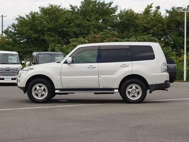 三菱 パジェロ ロング エクシード 山形県 2006(平18)年 10.1万km ウォームホワイトパール 4WD/純正フリップダウンモニター/ロックフォードアコースティックデザインプレミアムサウンドシステム/純正HDDナビ/　　【CD DVD フルセグ MSV】/バックカメラ/クルーズコントロール/HIDオートヘッドライト/17インチアルミホイール/ドライブレコーダー/ステアリングスイッチ/MTモード付AT/電動格納ウィンカーミラー/フォグランプ/リモコンキー/ETC