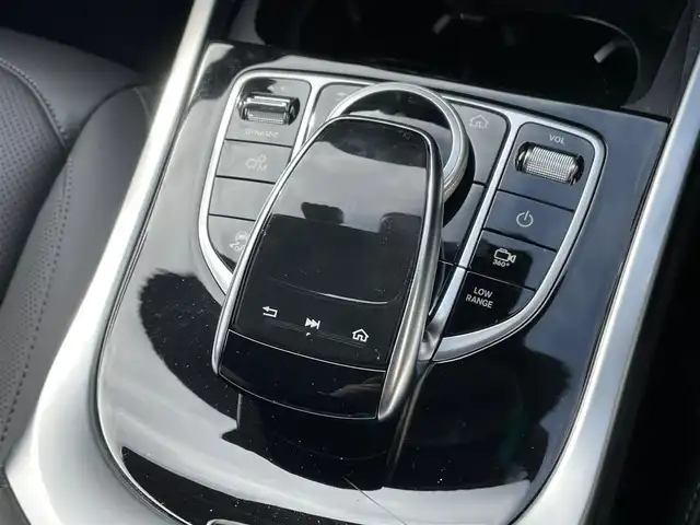 メルセデス・ベンツ ゲレンデヴァーゲン Ｇ４００ｄ AMGライン 神奈川県 2023(令5)年 0.6万km パール ワンオーナー/マヌファクトゥーアプログラム/AMGライン/ラグジュアリーパッケージ/サンルーフ/ブルメスターサウンド/レーダーセーフティパッケージ/黒革シート/純正メモリーナビ・地デジTV/純正USB/BT再生/360°カメラ/ETC2.0/純正前後ドライブレコーダー/前席パワーシート/エアシート/全席シートヒーター/レーダークルーズコントロール/PCS/LKA/BSM/標識認識/純正20インチAW/LEDライト/コーナーセンサー/パドルシフト/プッシュスタート/キーレス×2/R6/7年ディーラー整備記録/保証書・取説あり