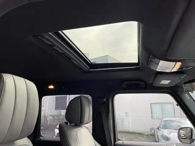 メルセデス・ベンツ ゲレンデヴァーゲン Ｇ４００ｄ AMGライン 神奈川県 2023(令5)年 0.6万km パール ワンオーナー/マヌファクトゥーアプログラム/AMGライン/ラグジュアリーパッケージ/サンルーフ/ブルメスターサウンド/レーダーセーフティパッケージ/黒革シート/純正メモリーナビ・地デジTV/純正USB/BT再生/360°カメラ/ETC2.0/純正前後ドライブレコーダー/前席パワーシート/エアシート/全席シートヒーター/レーダークルーズコントロール/PCS/LKA/BSM/標識認識/純正20インチAW/LEDライト/コーナーセンサー/パドルシフト/プッシュスタート/キーレス×2/R6/7年ディーラー整備記録/保証書・取説あり
