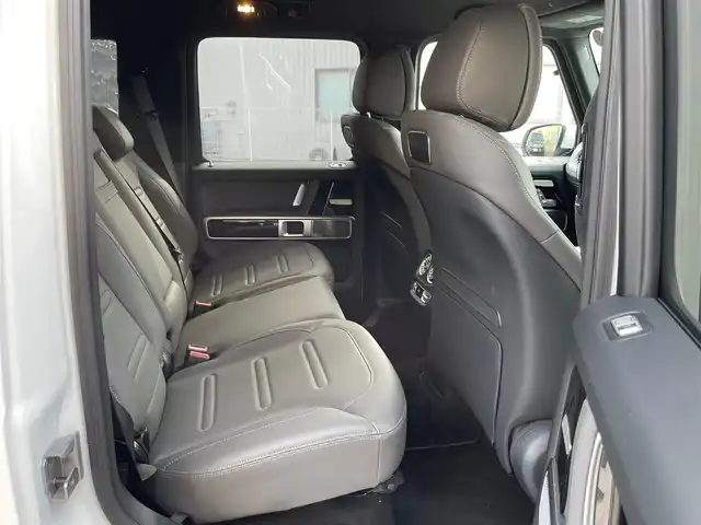 メルセデス・ベンツ ゲレンデヴァーゲン Ｇ４００ｄ AMGライン 神奈川県 2023(令5)年 0.6万km パール ワンオーナー/マヌファクトゥーアプログラム/AMGライン/ラグジュアリーパッケージ/サンルーフ/ブルメスターサウンド/レーダーセーフティパッケージ/黒革シート/純正メモリーナビ・地デジTV/純正USB/BT再生/360°カメラ/ETC2.0/純正前後ドライブレコーダー/前席パワーシート/エアシート/全席シートヒーター/レーダークルーズコントロール/PCS/LKA/BSM/標識認識/純正20インチAW/LEDライト/コーナーセンサー/パドルシフト/プッシュスタート/キーレス×2/R6/7年ディーラー整備記録/保証書・取説あり