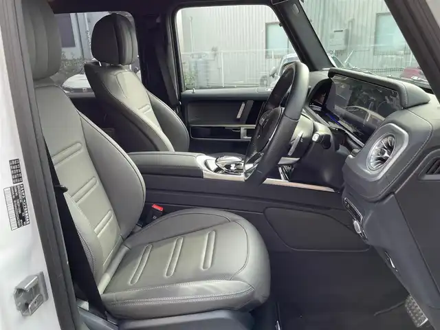 メルセデス・ベンツ ゲレンデヴァーゲン Ｇ４００ｄ AMGライン 神奈川県 2023(令5)年 0.6万km パール ワンオーナー/マヌファクトゥーアプログラム/AMGライン/ラグジュアリーパッケージ/サンルーフ/ブルメスターサウンド/レーダーセーフティパッケージ/黒革シート/純正メモリーナビ・地デジTV/純正USB/BT再生/360°カメラ/ETC2.0/純正前後ドライブレコーダー/前席パワーシート/エアシート/全席シートヒーター/レーダークルーズコントロール/PCS/LKA/BSM/標識認識/純正20インチAW/LEDライト/コーナーセンサー/パドルシフト/プッシュスタート/キーレス×2/R6/7年ディーラー整備記録/保証書・取説あり