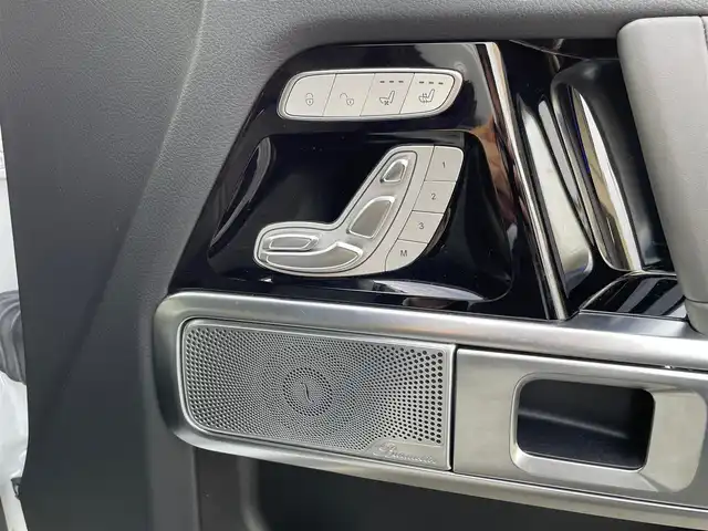 メルセデス・ベンツ ゲレンデヴァーゲン Ｇ４００ｄ AMGライン 神奈川県 2023(令5)年 0.6万km パール ワンオーナー/マヌファクトゥーアプログラム/AMGライン/ラグジュアリーパッケージ/サンルーフ/ブルメスターサウンド/レーダーセーフティパッケージ/黒革シート/純正メモリーナビ・地デジTV/純正USB/BT再生/360°カメラ/ETC2.0/純正前後ドライブレコーダー/前席パワーシート/エアシート/全席シートヒーター/レーダークルーズコントロール/PCS/LKA/BSM/標識認識/純正20インチAW/LEDライト/コーナーセンサー/パドルシフト/プッシュスタート/キーレス×2/R6/7年ディーラー整備記録/保証書・取説あり