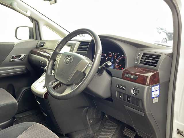 トヨタ ヴェルファイア 2．4Z 兵庫県 2012(平24)年 10.6万km ホワイトパールクリスタルシャイン ・純正ナビ/CD/DVD/MSV/BT/TV/・バックカメラ/・前方ドライブレコーダー/・左右独立エアコン/・MTモード付AT/・ビルトインETC/・革巻ステアリング/・ステアリングスイッチ/・nanoe/・クリアランスソナー/・両側パワースライドドア/・トランクイージークローザー/・オールオートパワーウィンドウ/・横滑り防止装置/・ウインカーミラー/・プッシュスタート/・後席エアコン/・HIDヘッドライト/・フォグランプ/・電動格納ミラー/・スマートキー/・スペアキー/・純正フロアマット/・純正アルミホイール/・取扱説明書/・保証書