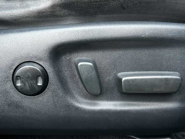 トヨタ ハリアー エレガンス 茨城県 2015(平27)年 5.7万km スパークリングブラックパールクリスタルシャイン 純正ナビ/-(SD/フルセグTV/BT/AM/FM）/禁煙車/バックカメラ/LEDヘッドライト/D席パワーシート/プッシュスタート/ハーフレザーシート/純正17アルミホイール/電動格納ミラー/アイドリングストップ/ETC/プッシュスタート