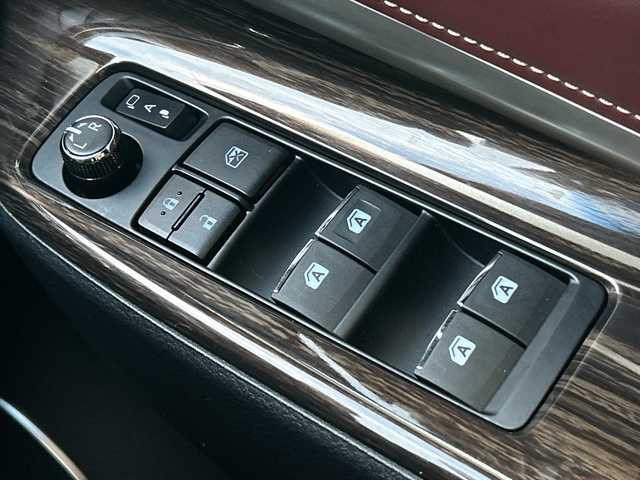 トヨタ ハリアー エレガンス 茨城県 2015(平27)年 5.7万km スパークリングブラックパールクリスタルシャイン 純正ナビ/-(SD/フルセグTV/BT/AM/FM）/禁煙車/バックカメラ/LEDヘッドライト/D席パワーシート/プッシュスタート/ハーフレザーシート/純正17アルミホイール/電動格納ミラー/アイドリングストップ/ETC/プッシュスタート