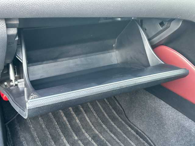 トヨタ ハリアー エレガンス 茨城県 2015(平27)年 5.7万km スパークリングブラックパールクリスタルシャイン 純正ナビ/-(SD/フルセグTV/BT/AM/FM）/禁煙車/バックカメラ/LEDヘッドライト/D席パワーシート/プッシュスタート/ハーフレザーシート/純正17アルミホイール/電動格納ミラー/アイドリングストップ/ETC/プッシュスタート