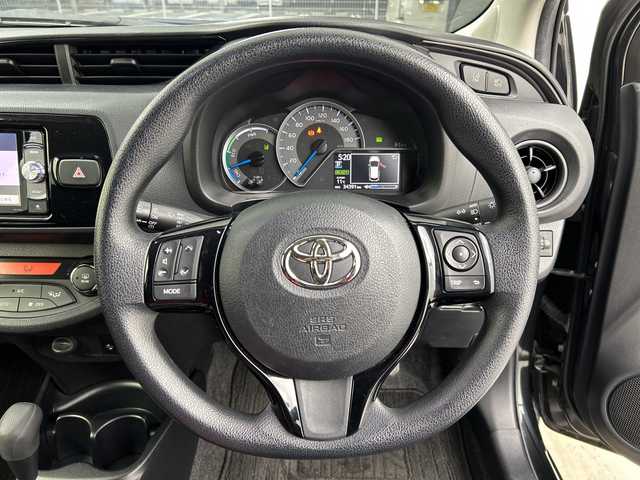 トヨタ ヴィッツ ハイブリッド F 奈良県 2017(平29)年 3.5万km ブラックマイカ SDナビ/AVIC-RW901/Bluetooth フルセグTV CD DVD iPod/バックカメラ/レーンキープアシスト/オートハイビーム/ドラレコ/ETC/スマートキー/純正フロアマット