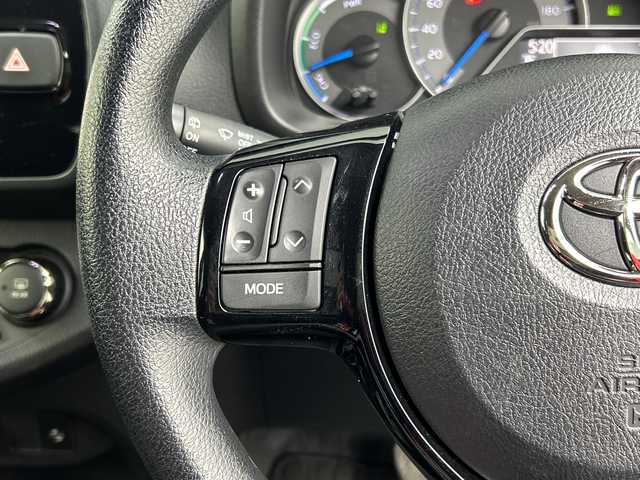 トヨタ ヴィッツ ハイブリッド F 奈良県 2017(平29)年 3.5万km ブラックマイカ SDナビ/AVIC-RW901/Bluetooth フルセグTV CD DVD iPod/バックカメラ/レーンキープアシスト/オートハイビーム/ドラレコ/ETC/スマートキー/純正フロアマット