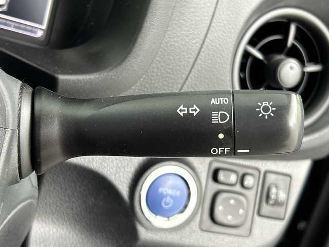 トヨタ ヴィッツ ハイブリッド F 奈良県 2017(平29)年 3.5万km ブラックマイカ SDナビ/AVIC-RW901/Bluetooth フルセグTV CD DVD iPod/バックカメラ/レーンキープアシスト/オートハイビーム/ドラレコ/ETC/スマートキー/純正フロアマット