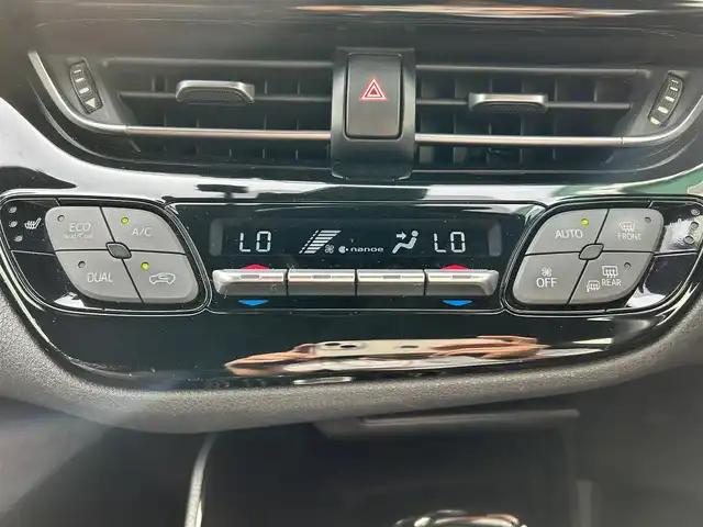 トヨタ Ｃ－ＨＲ G 福岡県 2019(令1)年 3.3万km ブラック/ホワイトパールクリスタルシャイン 2トーン ・純正ナビ/（BLUETOOTH/フルセグ/バックカメラ/・ETC/・ドライブレコーダー/・スペアキー/・クルーズコントロール/・レーンキープアシスト/・エアロパーツ/・LEDライト/・シートヒーター/・クリアランスソナー/・純正フロアマット/・アルミホイール/・プッシュスタート/・保証書/・取扱説明書