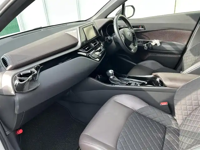 トヨタ Ｃ－ＨＲ G 福岡県 2019(令1)年 3.3万km ブラック/ホワイトパールクリスタルシャイン 2トーン ・純正ナビ/（BLUETOOTH/フルセグ/バックカメラ/・ETC/・ドライブレコーダー/・スペアキー/・クルーズコントロール/・レーンキープアシスト/・エアロパーツ/・LEDライト/・シートヒーター/・クリアランスソナー/・純正フロアマット/・アルミホイール/・プッシュスタート/・保証書/・取扱説明書