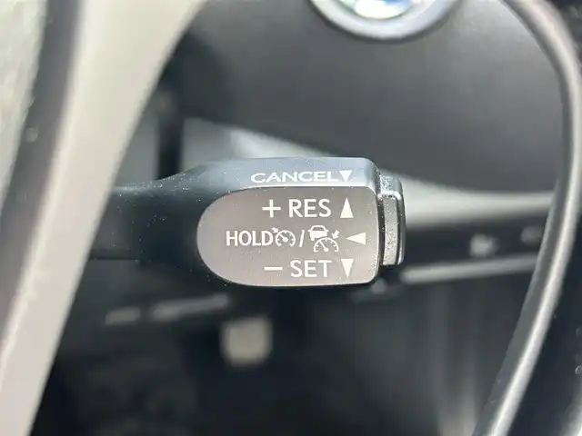 トヨタ Ｃ－ＨＲ G 福岡県 2019(令1)年 3.3万km ブラック/ホワイトパールクリスタルシャイン 2トーン ・純正ナビ/（BLUETOOTH/フルセグ/バックカメラ/・ETC/・ドライブレコーダー/・スペアキー/・クルーズコントロール/・レーンキープアシスト/・エアロパーツ/・LEDライト/・シートヒーター/・クリアランスソナー/・純正フロアマット/・アルミホイール/・プッシュスタート/・保証書/・取扱説明書