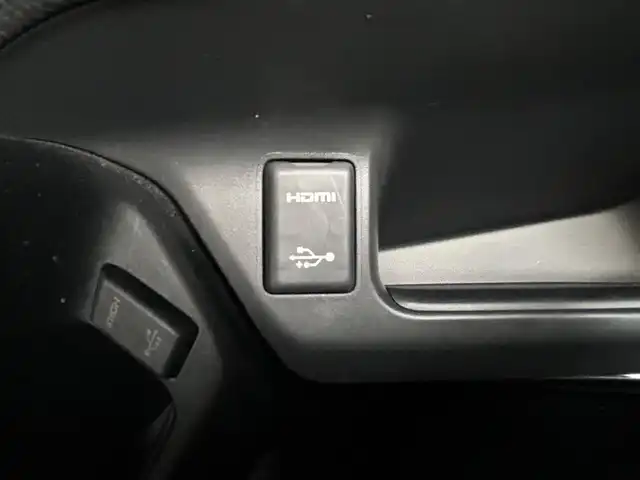 トヨタ Ｃ－ＨＲ G 福岡県 2019(令1)年 3.3万km ブラック/ホワイトパールクリスタルシャイン 2トーン ・純正ナビ/（BLUETOOTH/フルセグ/バックカメラ/・ETC/・ドライブレコーダー/・スペアキー/・クルーズコントロール/・レーンキープアシスト/・エアロパーツ/・LEDライト/・シートヒーター/・クリアランスソナー/・純正フロアマット/・アルミホイール/・プッシュスタート/・保証書/・取扱説明書