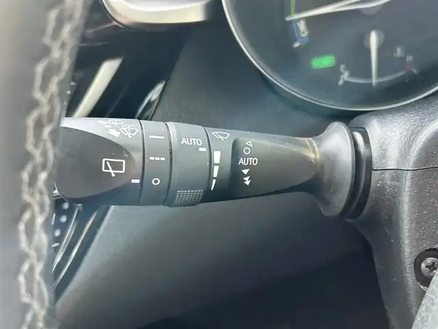 トヨタ Ｃ－ＨＲ G 福岡県 2019(令1)年 3.3万km ブラック/ホワイトパールクリスタルシャイン 2トーン ・純正ナビ/（BLUETOOTH/フルセグ/バックカメラ/・ETC/・ドライブレコーダー/・スペアキー/・クルーズコントロール/・レーンキープアシスト/・エアロパーツ/・LEDライト/・シートヒーター/・クリアランスソナー/・純正フロアマット/・アルミホイール/・プッシュスタート/・保証書/・取扱説明書