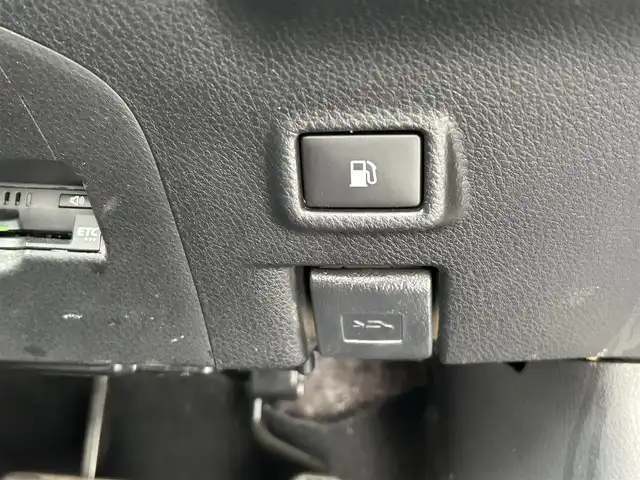 トヨタ Ｃ－ＨＲ G 福岡県 2019(令1)年 3.3万km ブラック/ホワイトパールクリスタルシャイン 2トーン ・純正ナビ/（BLUETOOTH/フルセグ/バックカメラ/・ETC/・ドライブレコーダー/・スペアキー/・クルーズコントロール/・レーンキープアシスト/・エアロパーツ/・LEDライト/・シートヒーター/・クリアランスソナー/・純正フロアマット/・アルミホイール/・プッシュスタート/・保証書/・取扱説明書