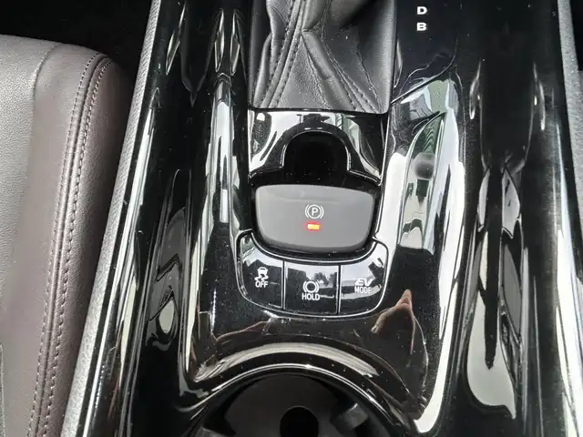 トヨタ Ｃ－ＨＲ G 福岡県 2019(令1)年 3.3万km ブラック/ホワイトパールクリスタルシャイン 2トーン ・純正ナビ/（BLUETOOTH/フルセグ/バックカメラ/・ETC/・ドライブレコーダー/・スペアキー/・クルーズコントロール/・レーンキープアシスト/・エアロパーツ/・LEDライト/・シートヒーター/・クリアランスソナー/・純正フロアマット/・アルミホイール/・プッシュスタート/・保証書/・取扱説明書