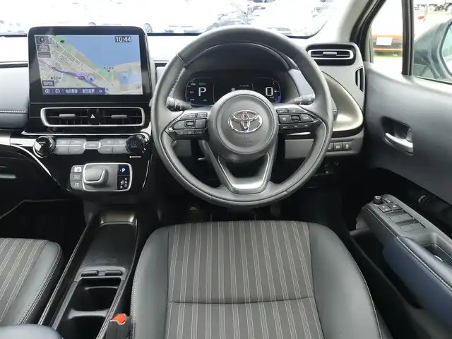トヨタ アクア Z 千葉県 2021(令3)年 1.2万km プラチナホワイトパールマイカ Toyota Safety Sense/・プリクラッシュセーフティ/・レーンディパーチャーアラート/・オートハイビーム/・レーダークルーズコントロール/・ブラインドスポットモニター/アドバンスドパーク/ヘッドアップディスプレイ/アイドリングストップ/純正コネクティッドナビ/地デジTV/【Bluetooth接続】/パノラミックビューモニター/ドライブレコーダー（前後撮影）/運転席パワーシート/ハーフレザーシート/前席シートヒーター/ステアリングヒーター/ステアリングスイッチ/革巻きステアリング/ETC（2.0）/LEDヘッドライト/ウインカーミラー/モデリスタ15インチアルミホイル/サイド/カーテンエアバッグ/スマートキー