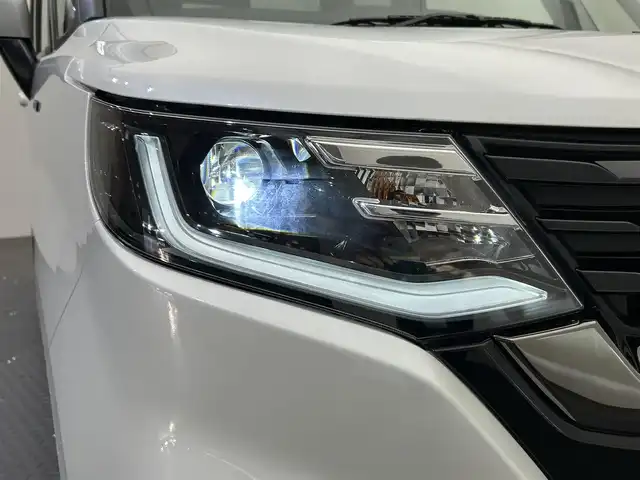 スズキ ソリオ HV SZ 愛媛県 2023(令5)年 0.8万km ピュアホワイトP ・８型ナビ（フルセグＴＶ・ＢＴ・ＣＤＤＶＤ・ＦＭＡＭ・ＳＤ）/・全方位カメラ　/・ＥＴＣ　/・両側電動ドア　/・レーダークルーズコントロール　/・前後コーナーセンサー　/・レーンキープアシスト　/・ＤＮ席シートヒーター　/・ＵＳＢ充電/・衝突軽減/・ヘッドアップディスプレイ