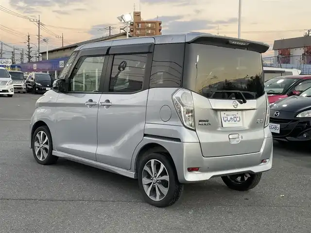 日産 デイズ ルークス ハイウェイスターターボ 東京都 2015(平27)年 9.5万km クールシルバー (株)IDOMが運営する【じしゃロン昭島店】の自社ローン対象車両になります。こちらは現金ご利用時の価格です。自社ローンご希望の方は別途その旨お申付け下さい。						/純正ナビ/全方向カメラ/エンジンスタートボタン/両側パワースライドドア/ドライブレコーダー/ETC/スマートキー