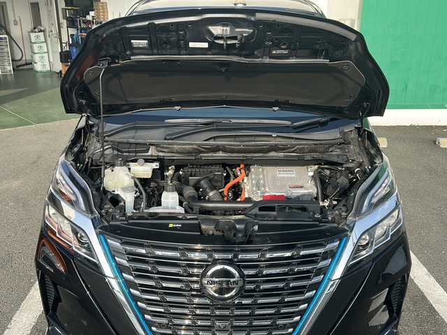 日産 セレナ 京都府 2021(令3)年 6.9万km ダイヤモンドブラック 両側電動ドア　/純正ナビ　/全周囲カメラ　/ブラインドスポットモニター　/衝突被害軽減システム　/レーダークルーズ　/ドラレコ　/コーナーセンサー　/スマートキー/ＬＥＤヘッドライト　/フォグランプ