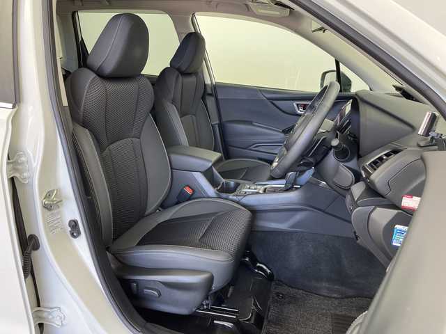 スバル フォレスター ハイブリッド アドバンス 新潟県 2019(令1)年 4.6万km クリスタルホワイトP アイサイトVer3/純正ナビ【CN-LR840D】/・フルセグ/・Bluetooth/・HDMI/全方位モニター/スマートキー/プッシュスタート/4WD/レーダークルーズ/サンルーフ/パワーバックドア/ETC/デジタルインナーミラー/純正ドライブレコーダー/ハーフレザーシート /前席シートヒーター/前席パワーシート/メモリーシート/ハンドルヒーター/純正18AW/LEDヘッドライト/オートライト/W＆サイドエアバック /カーテンエアバック