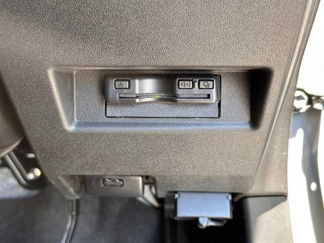 スズキ ジムニー XC 宮城県 2023(令5)年 0.4万km ミディアムグレー ワンオーナー/4WD/社外9インチSDナビ/【CD・DVD・SD・BT・HDMI・フルセグTV】/バックカメラ/純正16インチAW（マッドタイヤ・ホワイトレター）/クルーズコントロール/純正OPグリル/社外HKSマフラー/前席シートヒーター/アイドリングストップ/横滑り防止装置/レーンキープアラート/背面タイヤ/ステアリングスイッチ/電動格納ミラー/オートライト/LEDヘッドライト/LEDフォグ/スマートキーX２/ETC